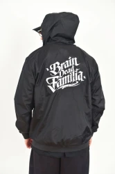 BRAINDEADFAMILIA - TYPOGRAPHY KURTKA WIATRÓWKA CZARNA    
